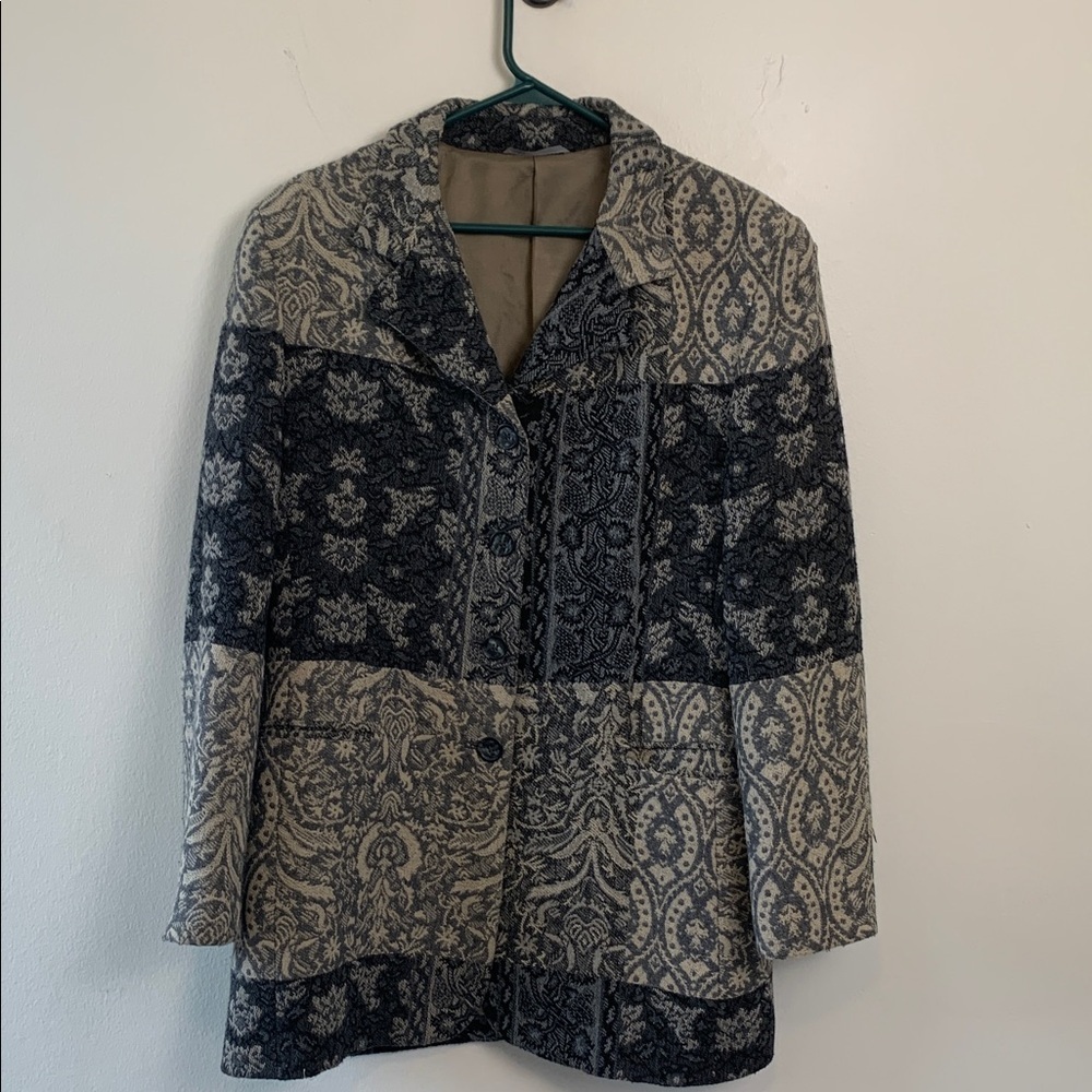 Tuzzi Fall or Winter Coat, 1 Front Pocket, Neutral, Size 40 - Picture 3 of 7